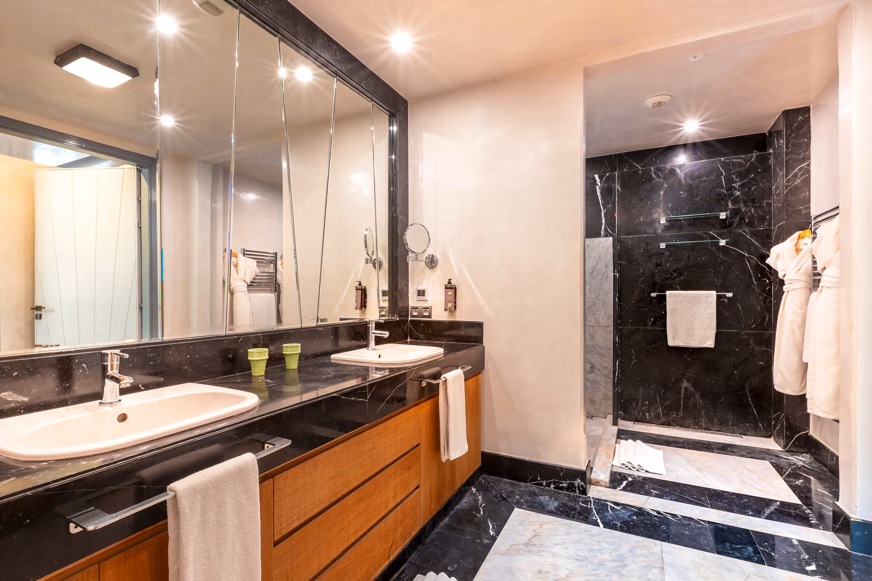 Marble Suite with Pool View (140m²) 5