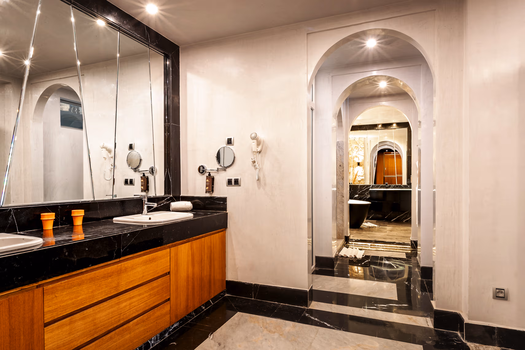 Presidential Suite with Pool View (190m²) 4